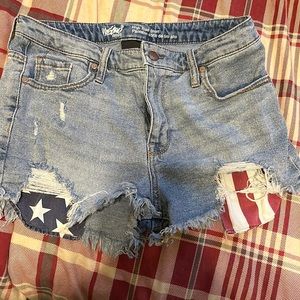 High rise short, American flag pockets